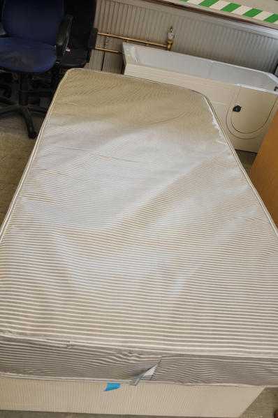 Xmas SALE NOW ON  3ft Single Waterproof Matress - Local Delivery 19