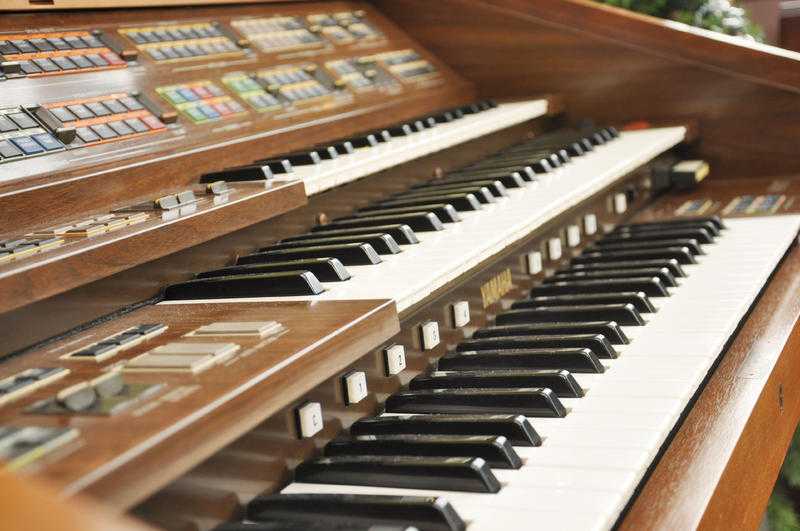 Xmas SALE NOW ON  Yamaha Organ - Electone FS-70 - Local Delivery 19