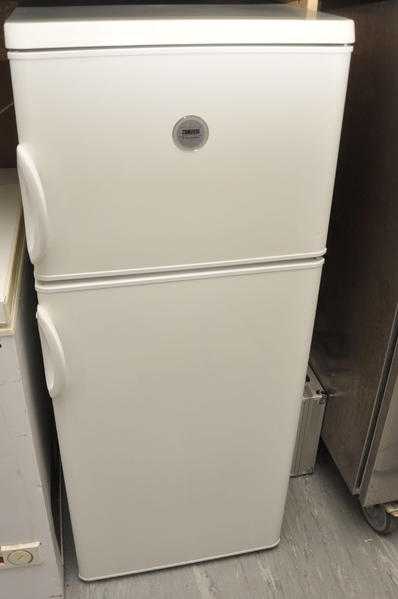 XMAS SALE NOW ON Zanussi Fridge Freezer - Local Delivery 19