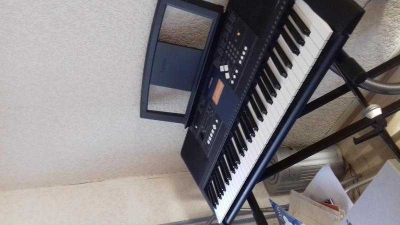 Yamaha 61 key digital piano, vgc