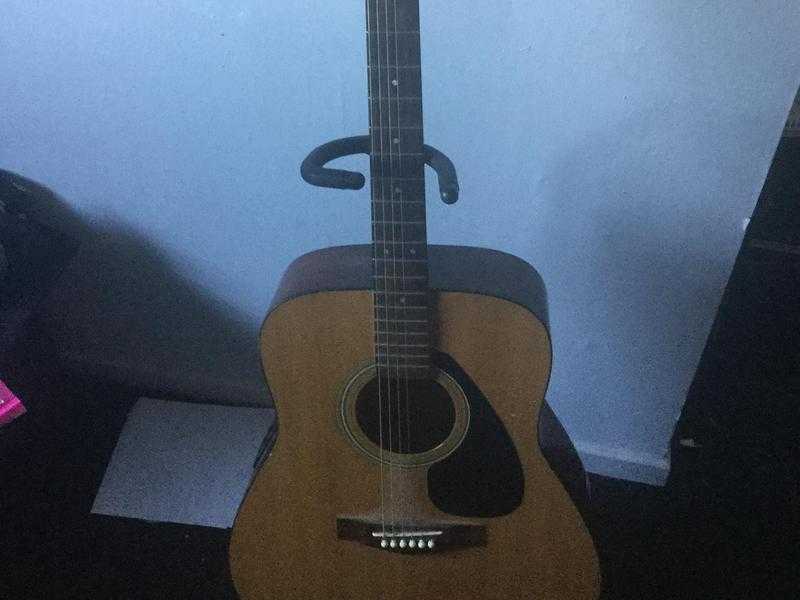 Yamaha Acoustic Guitar