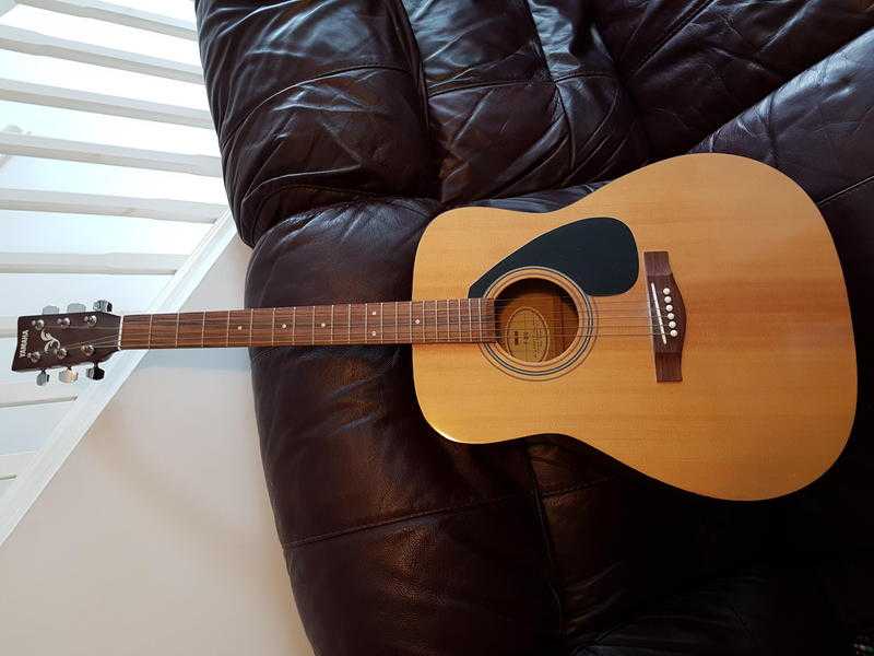 Yamaha acoustic guitar F-310