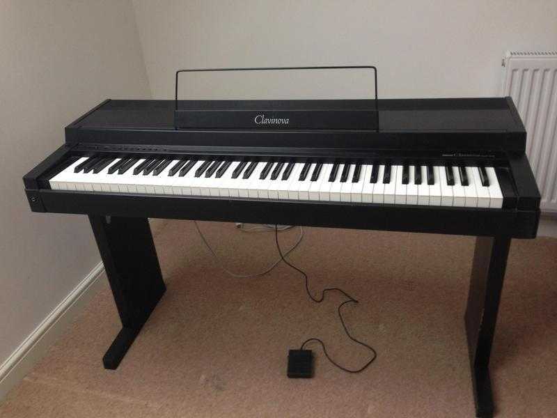 Yamaha Clavinova CLP-100 Electric Keyboard