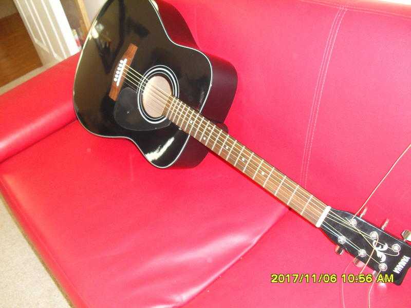 YAMAHA F - 340 BL  . Excellent condition. 6 string R H Player Acoustic Guitar