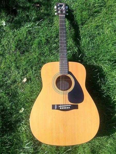 Yamaha FG400 Acoustic Guitar