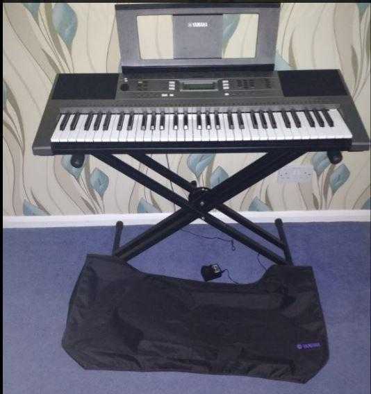 Yamaha Keyboard PSR-E353 with dust cover and universal stagg stand