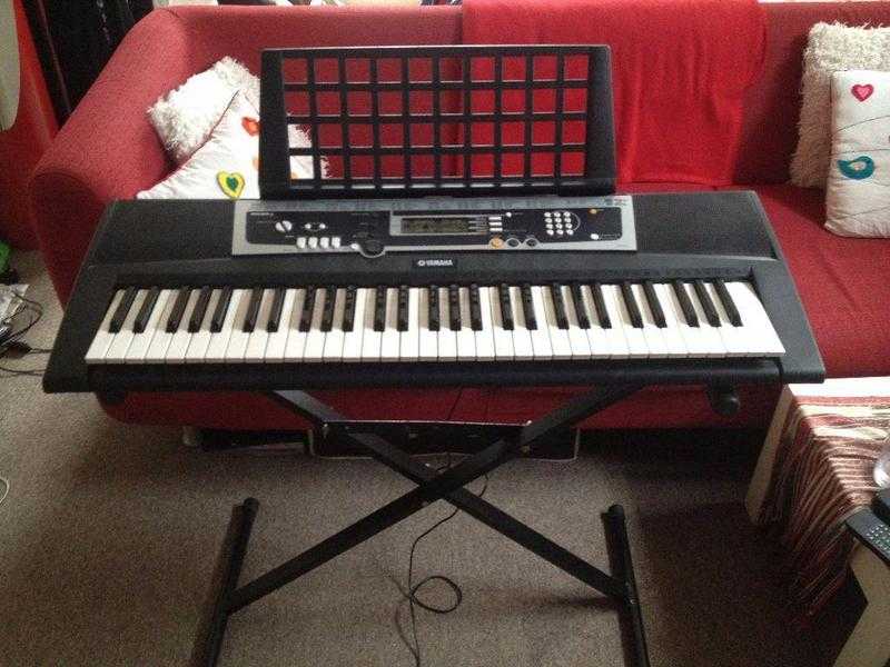 Yamaha Keyboard with stand