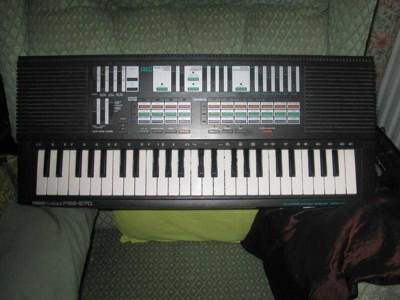 Yamaha Portasound PSS-570Multiprogrammable Stereo Keyboard