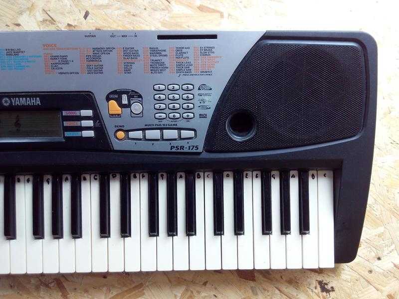 YAMAHA PSR-175 Music Keyboard with DJ Voices