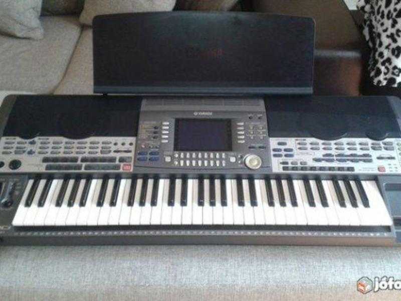 YAMAHA PSR 9000 KEYBOARD