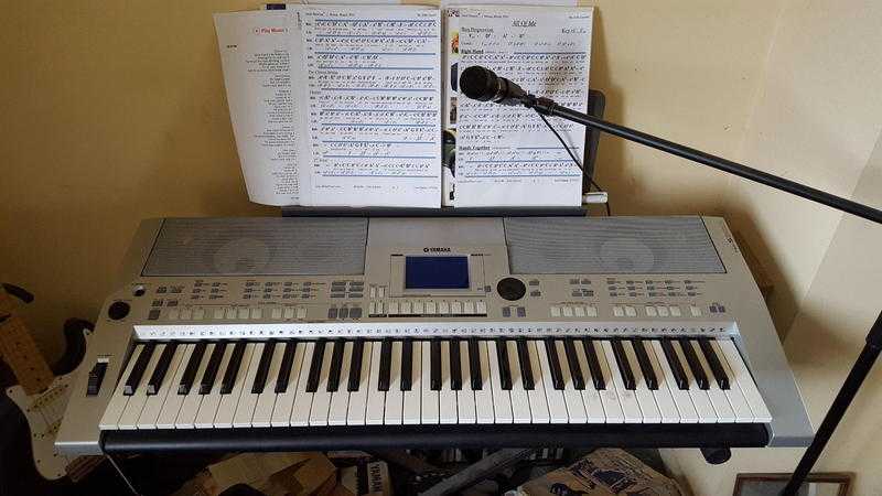 Yamaha PSRS500 keyboard