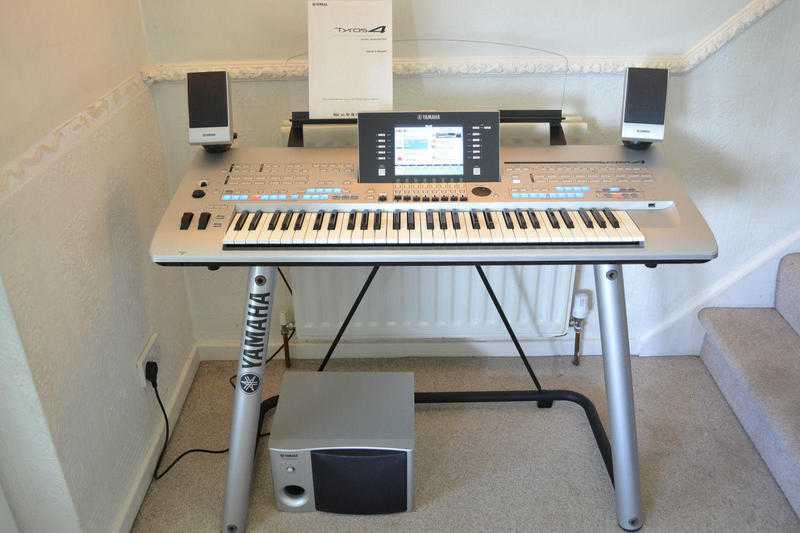 Yamaha Tyros 4 Keyboard