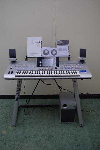 Yamaha Tyros 4 keyboard with speakers TRS-MS04 and stand L7s