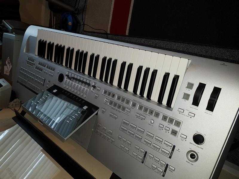 Yamaha tyros 4 keyboard workstation mint condition