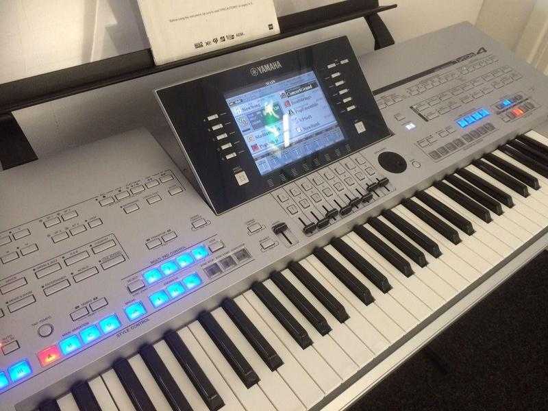 Yamaha Tyros 4 with Speaker system