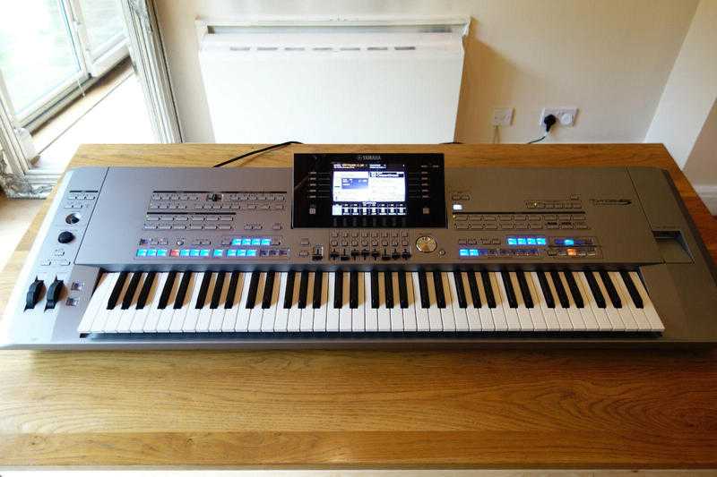 Yamaha Tyros 5 - 76 note - Expanded - Perfect condition