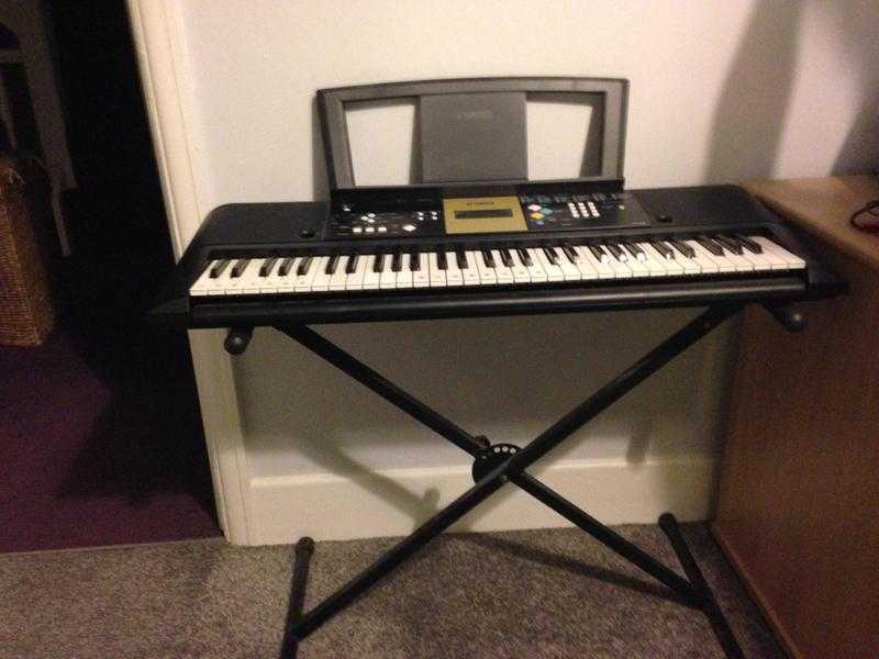 Yamaha (YPT220) electric keyboard with stand