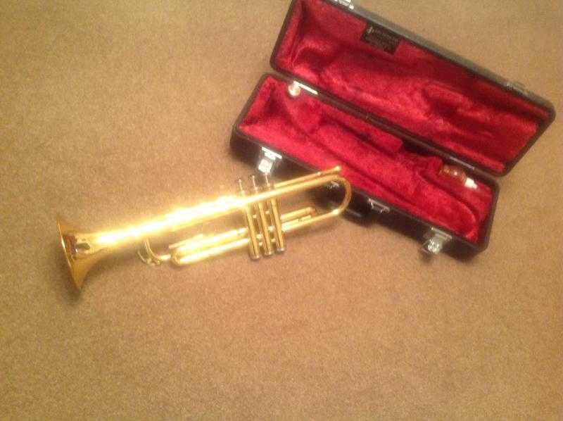 Yamaha YTR 1335 Trumpet, slide grease, cleaning brushes, oil.