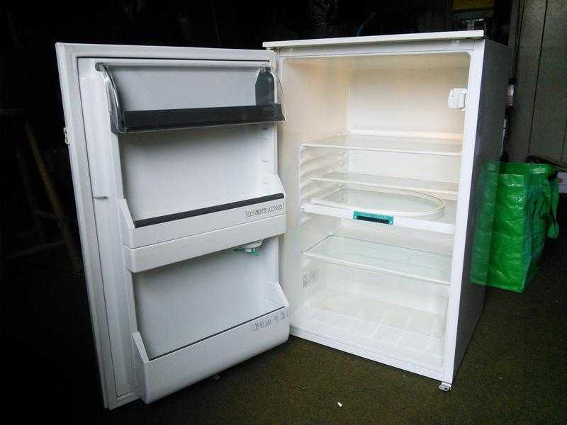 Zanussi ZDC75L Integrated Fridge