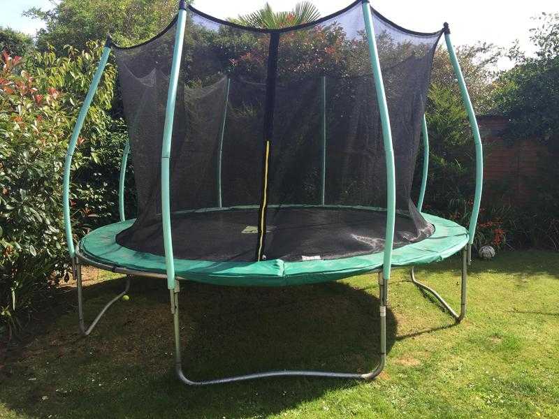 Zoomee 12 ft trampoline and enclosure